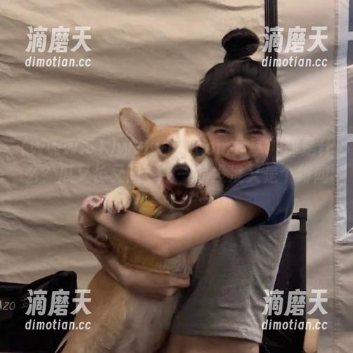 www.51 www.51com分享:那是什么?瓜又长又圆,挖一挖没准又是个绯闻!
