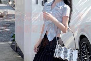 人间浮躁何所依？来“明星黑料”网页，听听明星们那些绕不开的绯闻故事！