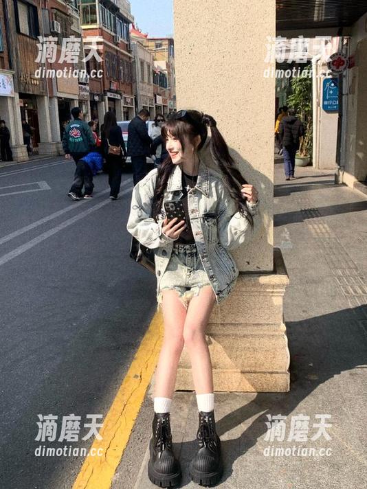 黑料在线 “黑料在线”:让八卦聚集地闪耀你的小宇宙,网站就像个八卦评书大赛!